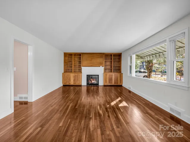 $575,000 | 1618 Kensington Road, Hendersonville, NC 28791