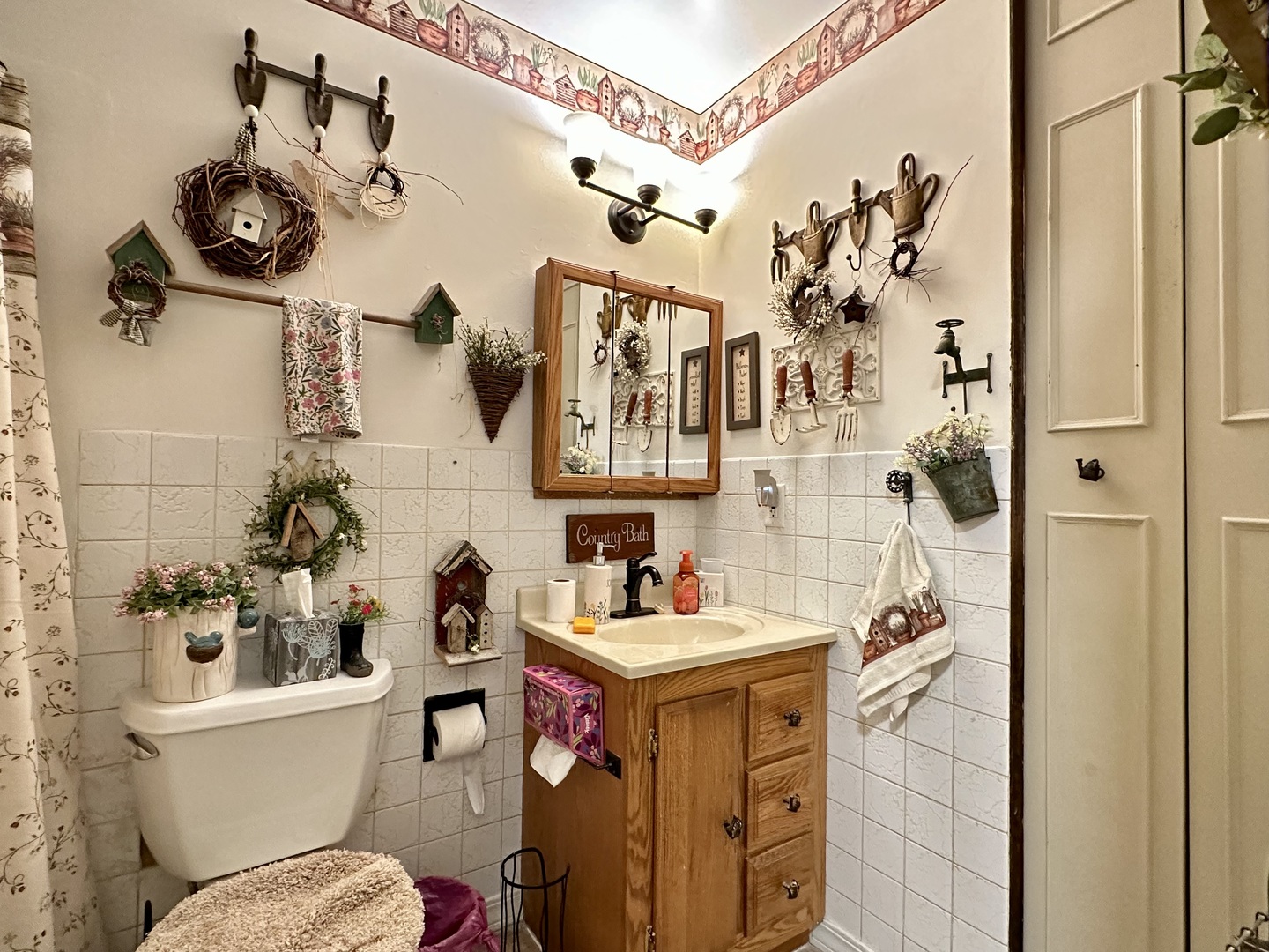 66 Sheffield Road Montgomery, IL 60538 - Photo 17 of 23 a bathroom with a sink and toilet