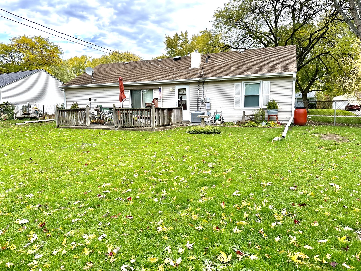 66 Sheffield Road Montgomery, IL 60538 - Photo 8 of 23 a front view of a house with garden
