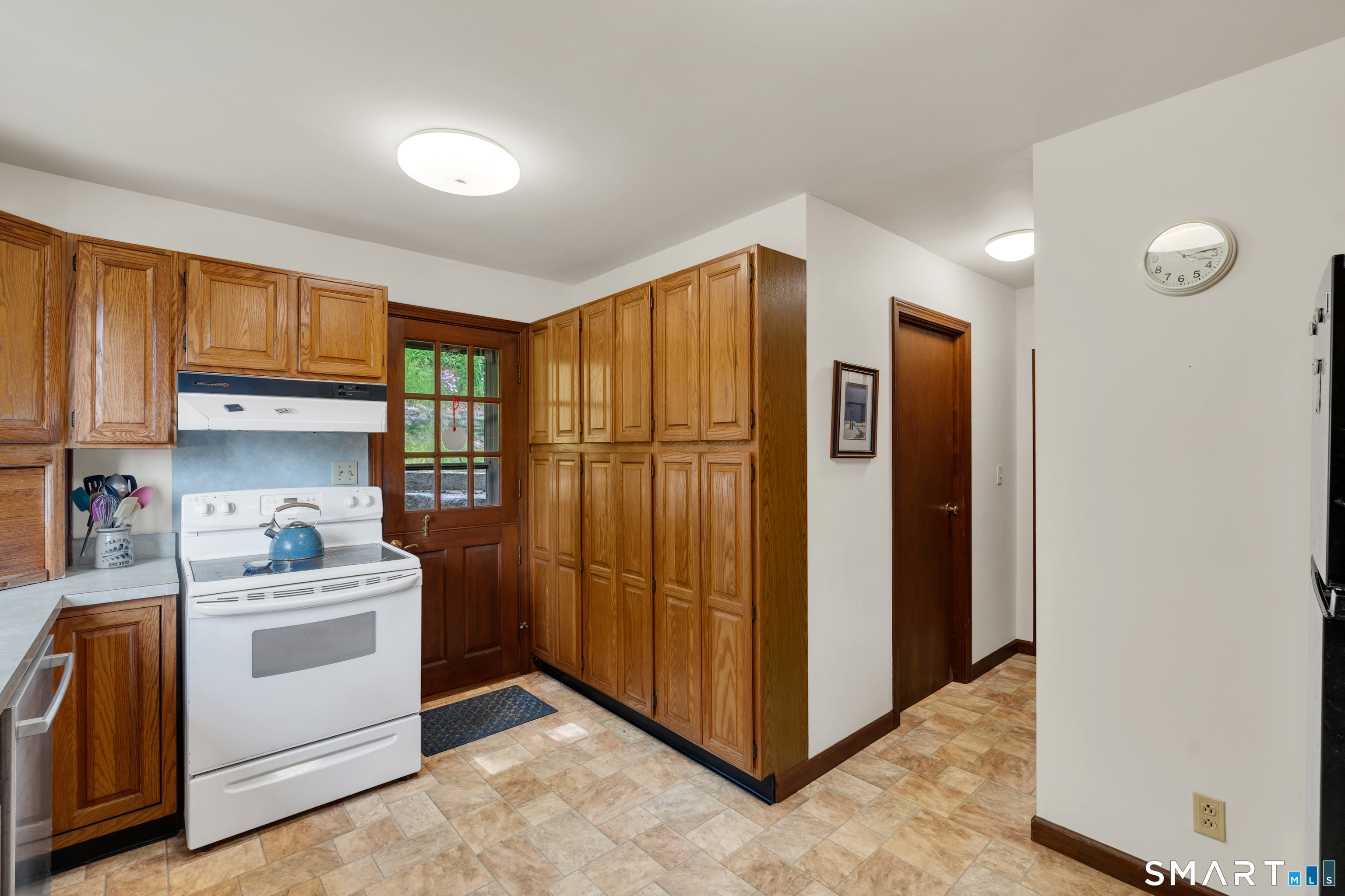 16 Ledge Road East Lyme, CT 06357 - Photo 13 of 34