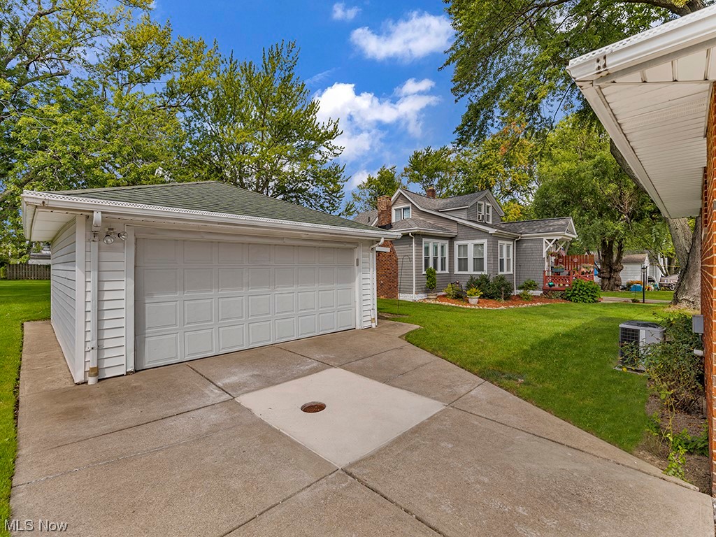 1246 Elmwood Road Cleveland, OH 44124 - Photo 22 of 26 2 Car Garage