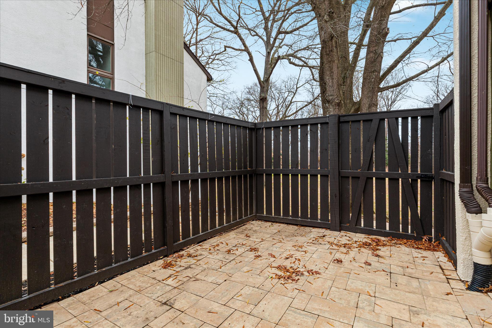 11608 Newbridge Court Reston, VA 20191 - Photo 41 of 47 a view of wooden fence