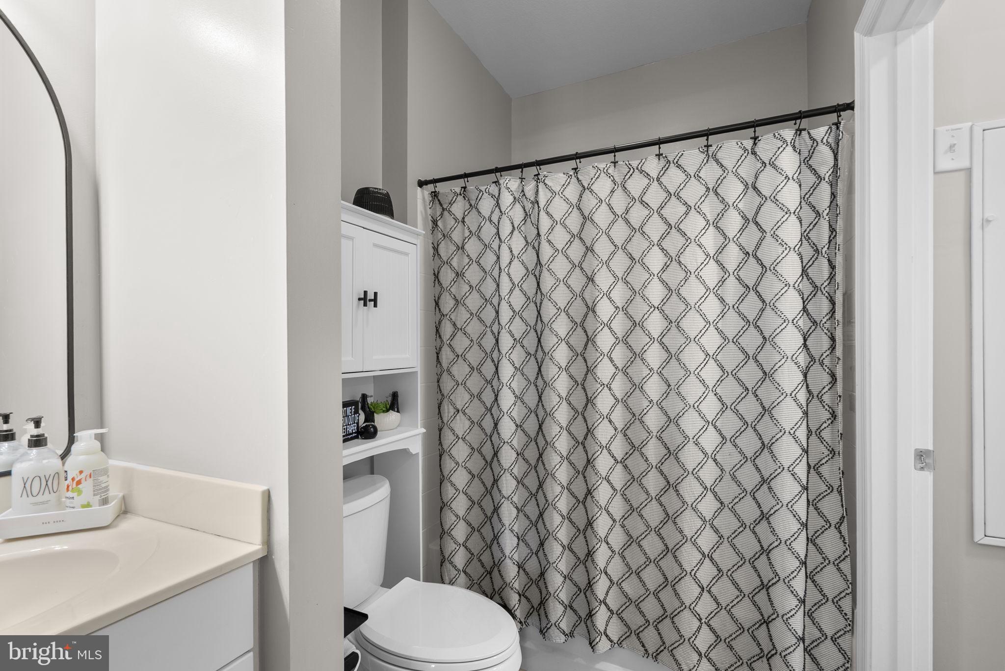 27 Booth Street, Unit 346 Gaithersburg, MD 20878 - Photo 20 of 29 Full Bathroom
