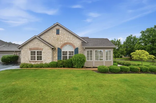 $389,500 | 7267 Falls View Circle, Delaware, OH 43015