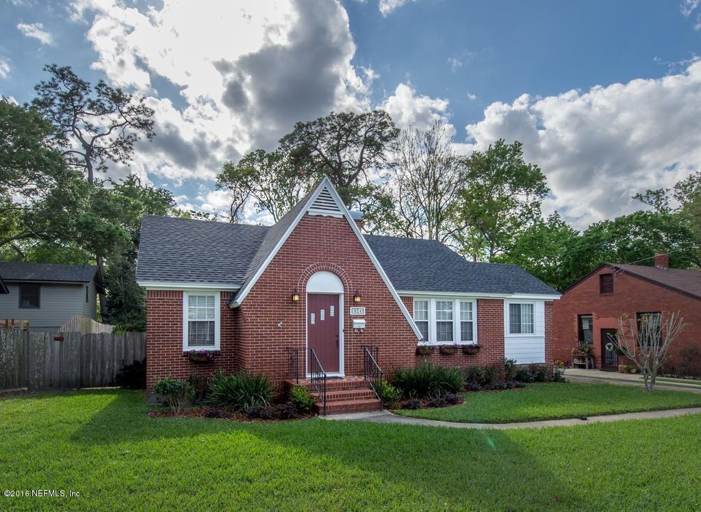 824 South Shores Road Jacksonville, FL 32207 - Photo 1 of 19 a front view of a house with a garden