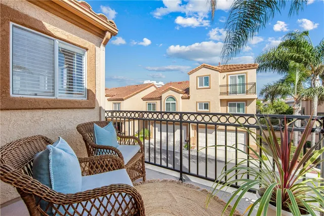 $1,060,000 | 18859 Milos Circle, Huntington Beach, CA 92648