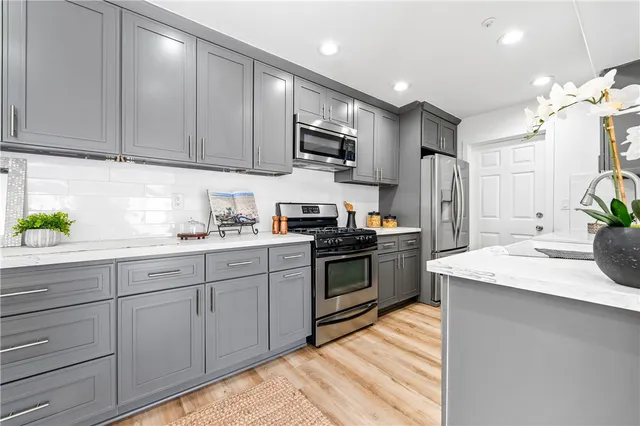 $1,060,000 | 18859 Milos Circle, Huntington Beach, CA 92648