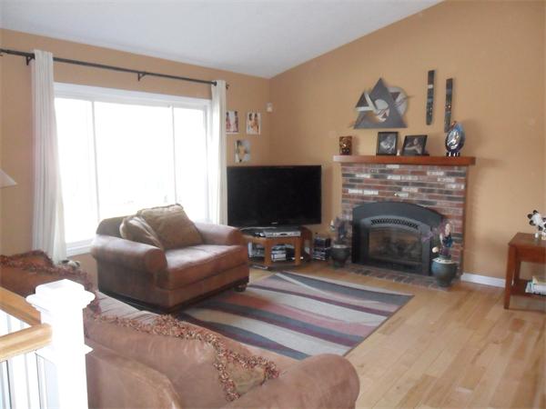 146 Hills Ferry Road Nashua, NH 03064 - Photo 3 of 16 Gallery Image 3
