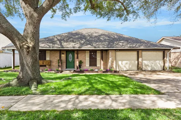 $285,000 | 2710 Tyler Lane, Deer Park, TX 77536