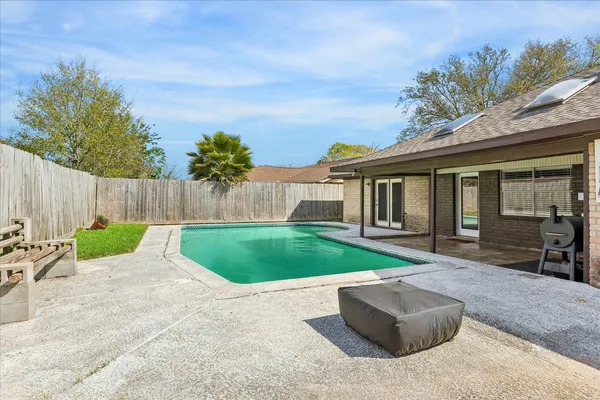 $285,000 | 2710 Tyler Lane, Deer Park, TX 77536