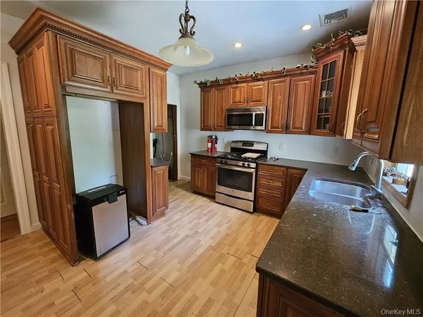 $3,595 | 665 Highway 32, Highland Mills, NY 10930