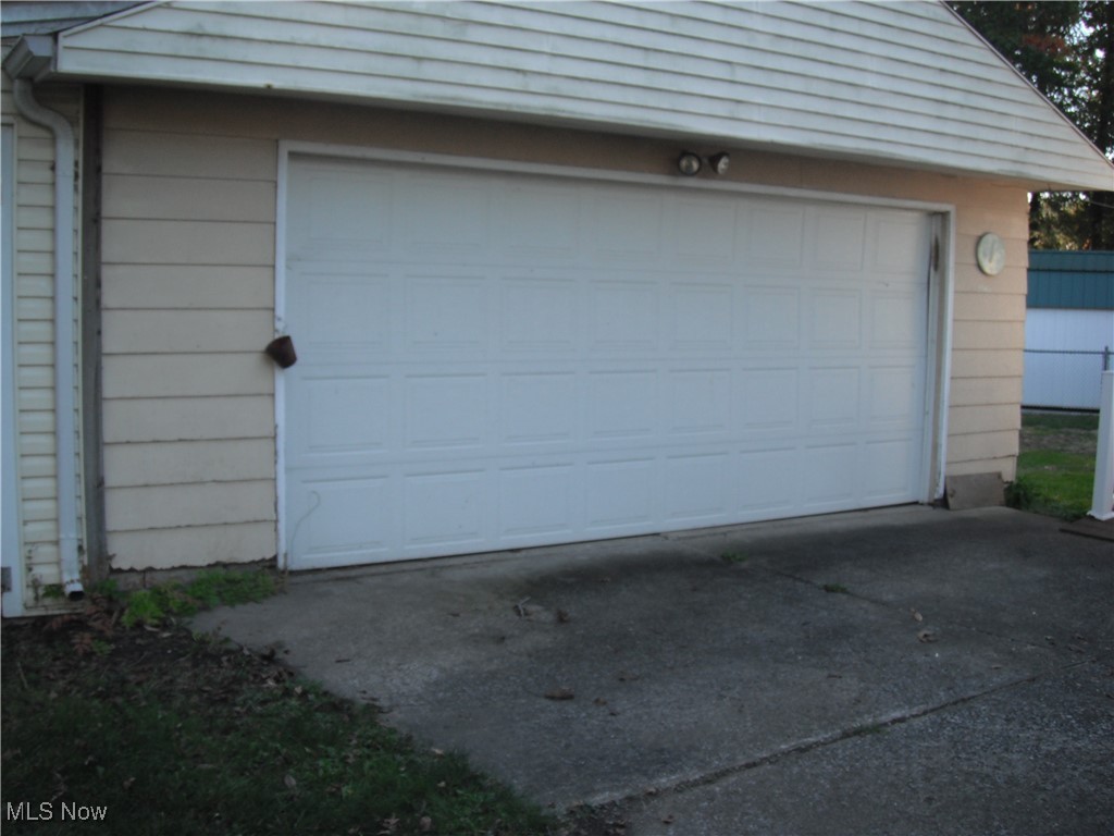 270 North Ridge Road Lorain, OH 44055 - Photo 3 of 24 View of garage