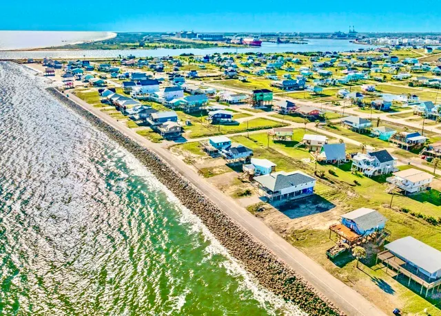 $335,000 | 802 Beach Drive, Surfside Beach, TX 77541