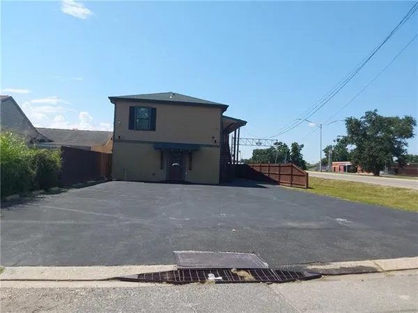 $1,600 | 1414 Alexander Avenue, Unit B, Arabi, LA 70032