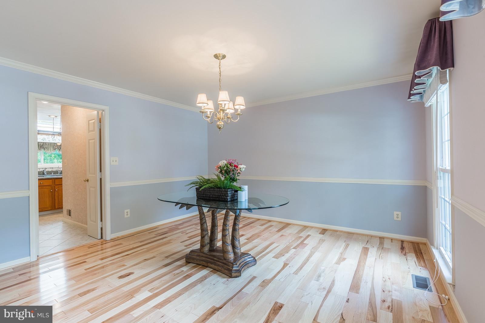 3622 Beaver Ford Road Woodbridge, VA 22192 - Photo 6 of 25 Crown molding and chair rail.