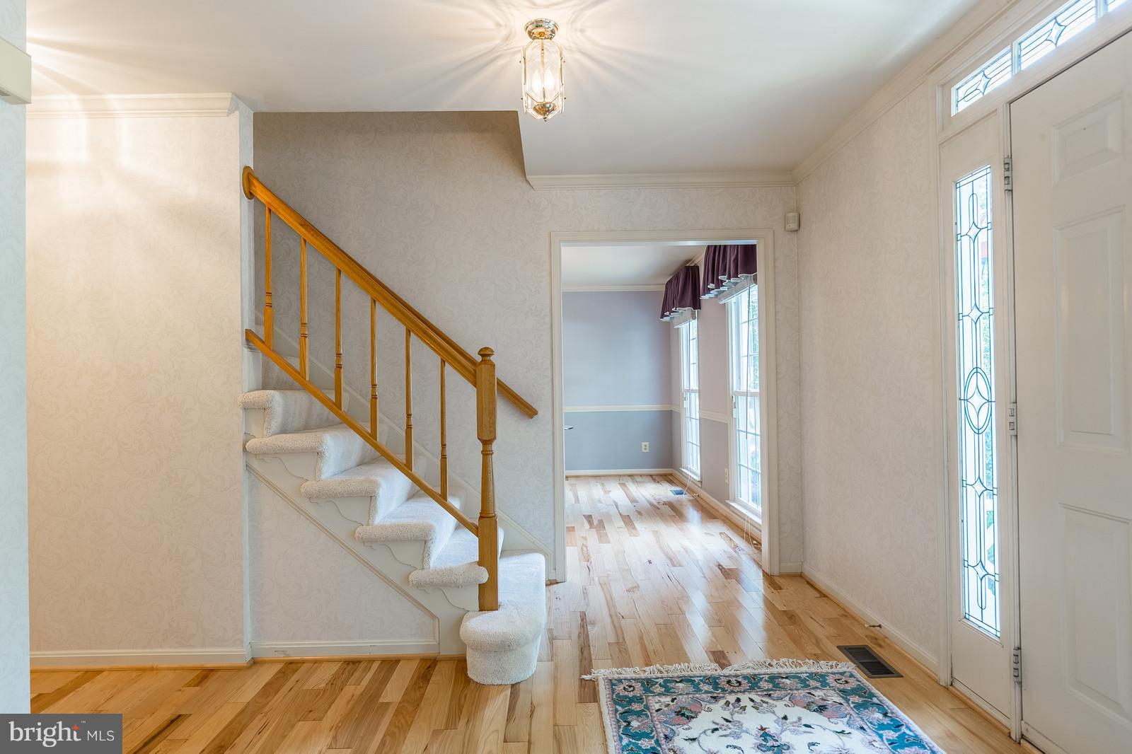 3622 Beaver Ford Road Woodbridge, VA 22192 - Photo 8 of 25 Open foyer.