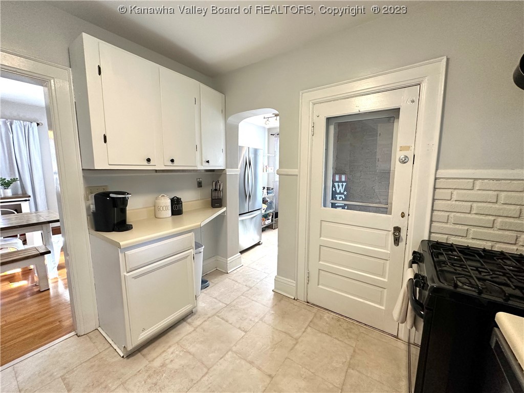 1114 Oakmont Road Charleston, WV 25314 - Photo 11 of 38 Gallery Image 11