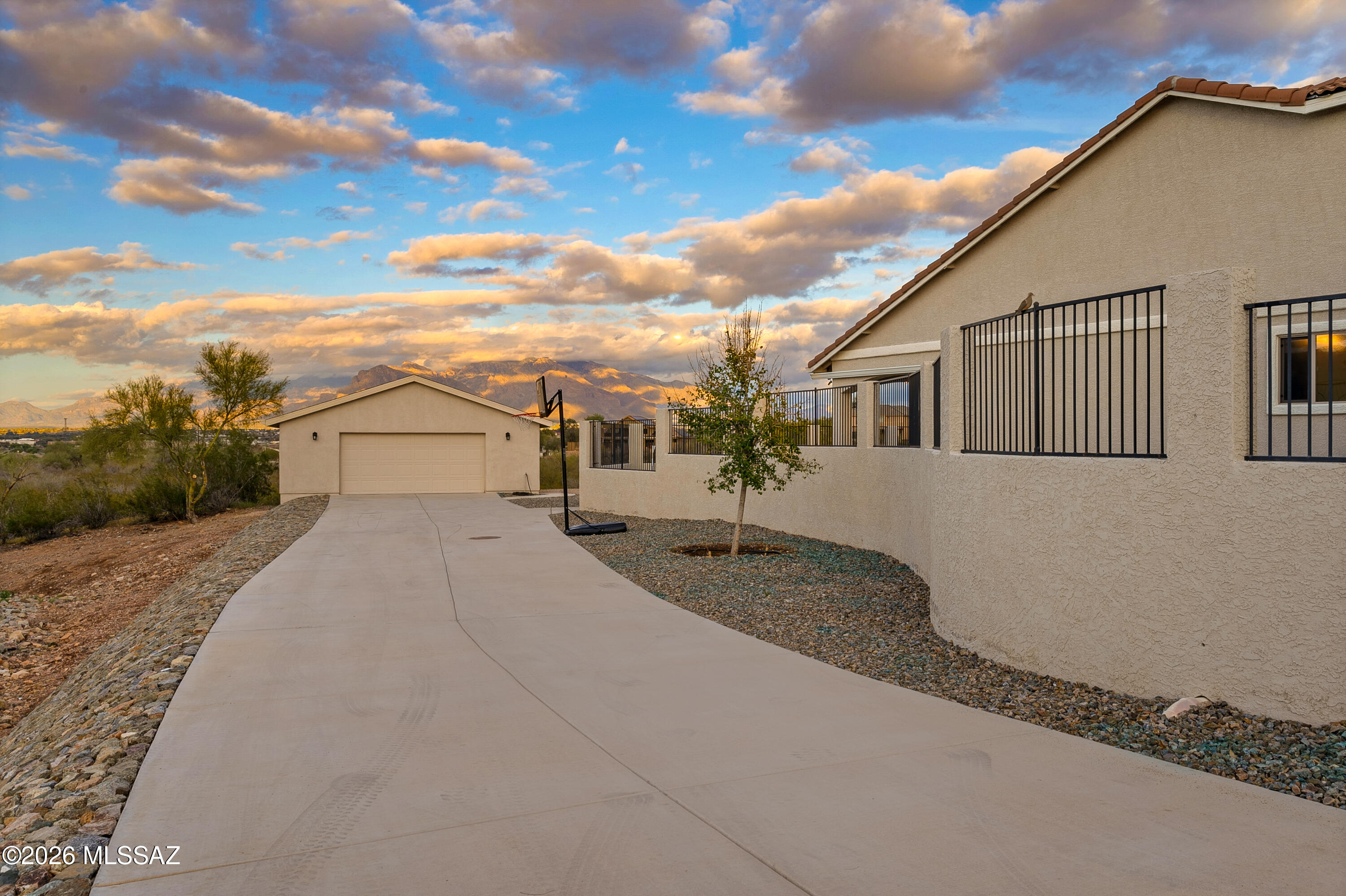 4892 West Sunset Road Tucson, AZ 85743 - Photo 5 of 45 Separate 2 Car Garagfre