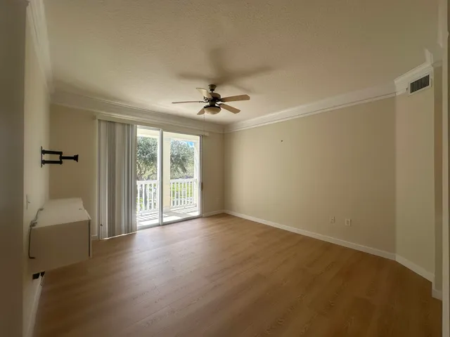 a view of a livingroom with a ceiling fan and hardwood floor