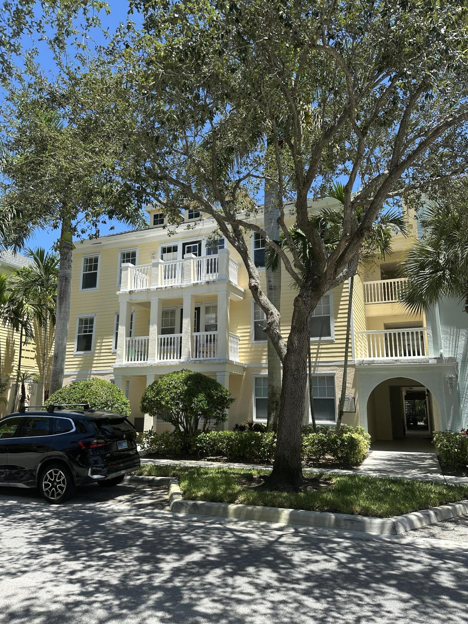 225 Murcia Drive, Unit 208 Jupiter, FL 33458 - Photo 29 of 32 a front view of a house with garden