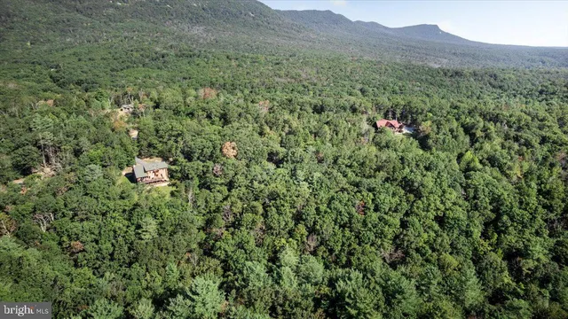 $950,000 | 226 Twin Oaks Drive, Bentonville, VA 22610