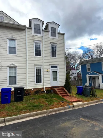 $3,999 | 2011 North Oakland Street, Arlington, VA 22207