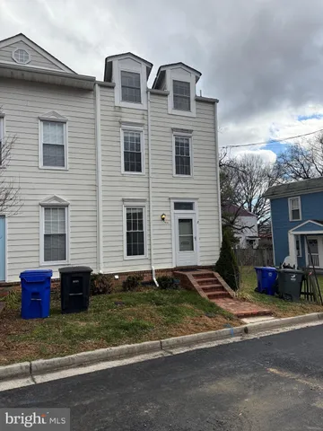 $3,999 | 2011 North Oakland Street, Arlington, VA 22207