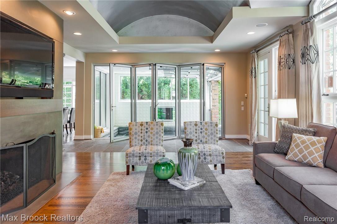 242 Aspen Road Birmingham, MI 48009 - Photo 24 of 55 Architectually Interesting Barrel Ceiling in Great Room
