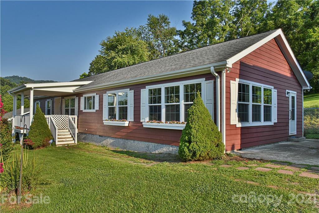 699 Pleasant Hill Road Clyde, NC 28721 - Photo 1 of 32 a view of house with yard
