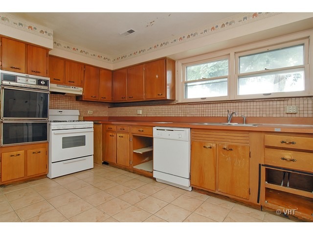 431 North Midlothian Road Mundelein, IL 60060 - Photo 3 of 10 a kitchen with granite countertop a stove sink and cabinets