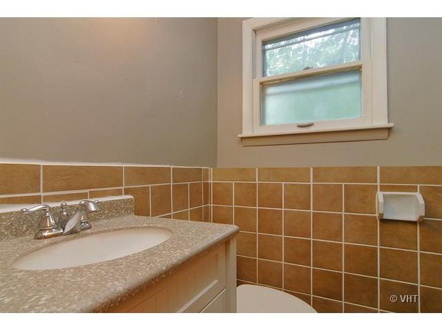 431 North Midlothian Road Mundelein, IL 60060 - Photo 8 of 10 a bathroom with a granite countertop sink