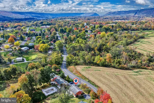 a view of an outdoor space