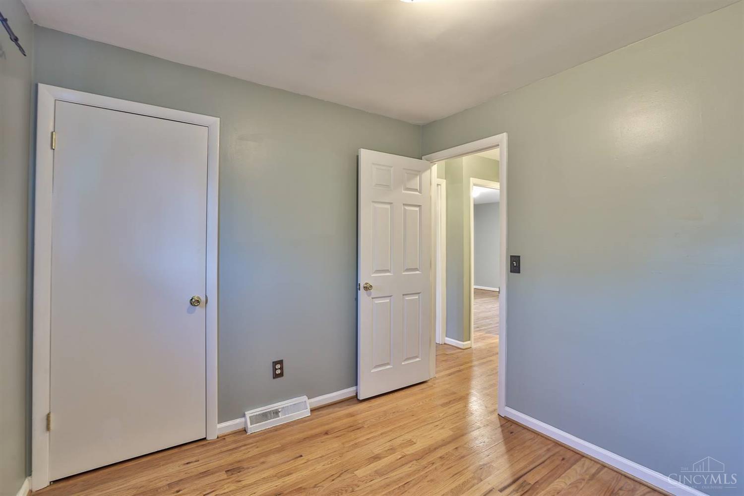 8450 Daly Road Cincinnati, OH 45231 - Photo 30 of 32