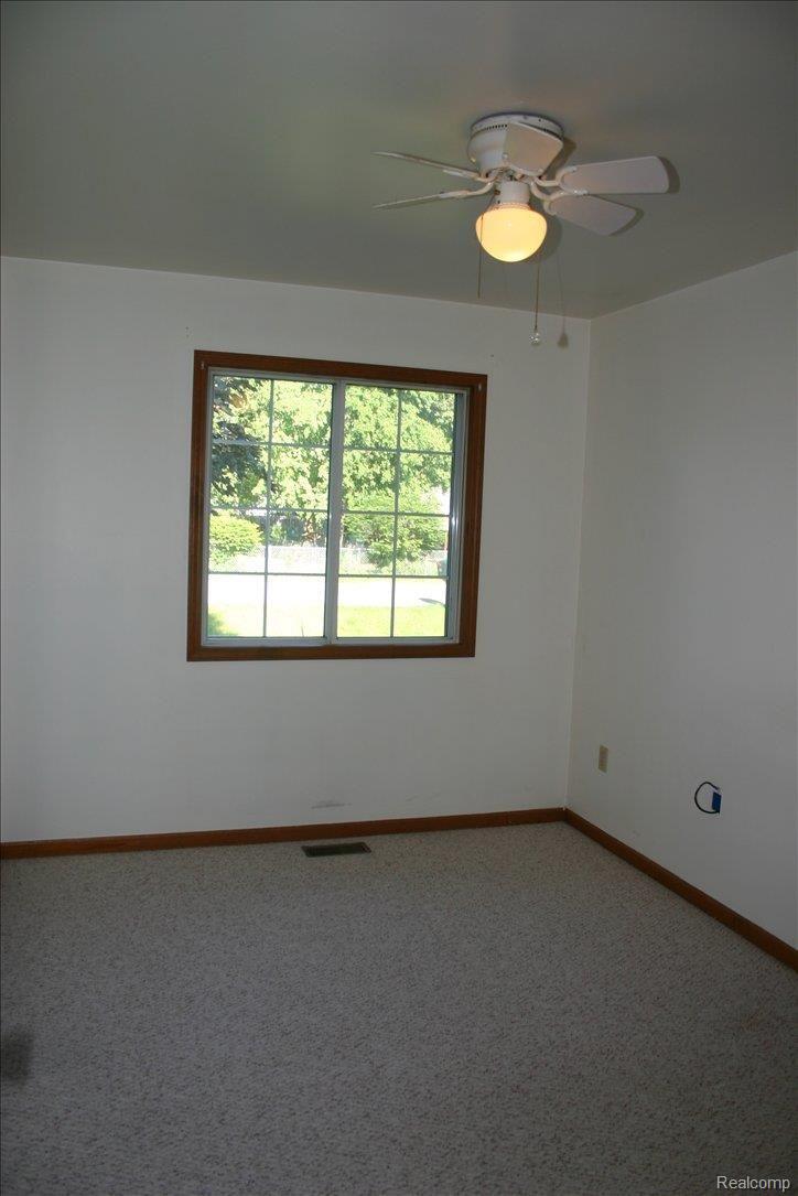 3318 Longview Avenue Rochester, MI 48307 - Photo 5 of 16 IMG_9735