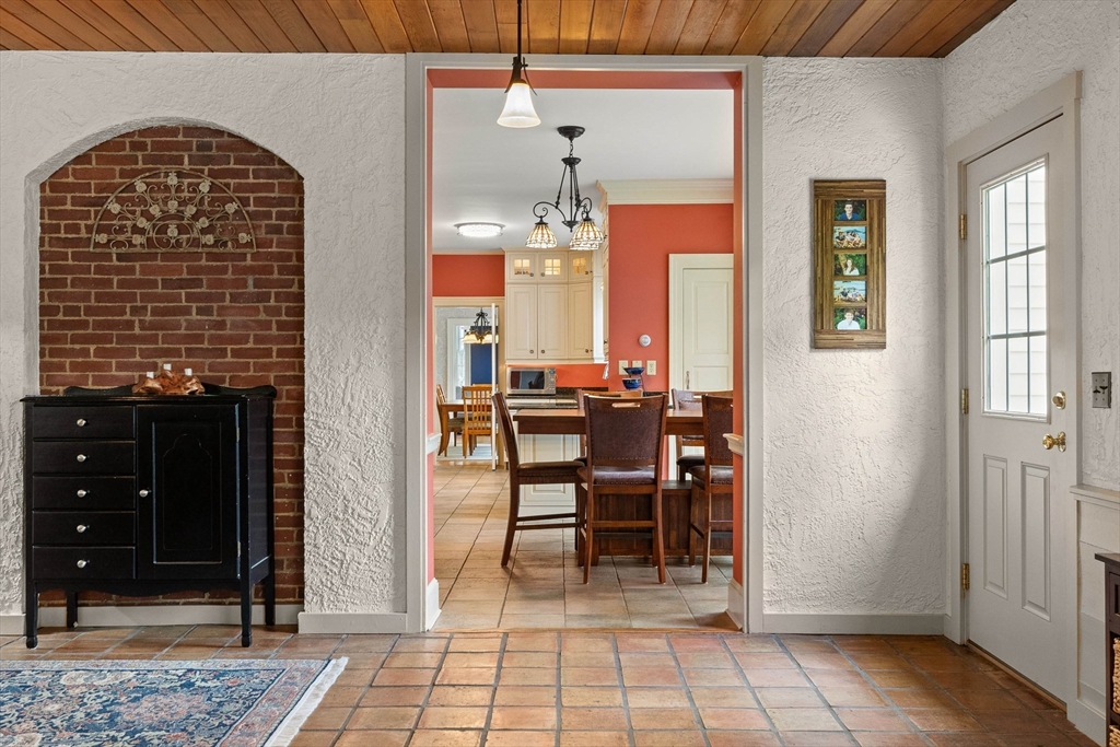 135 Academy Road North Andover, MA 01845 - Photo 19 of 42 Gallery Image 19