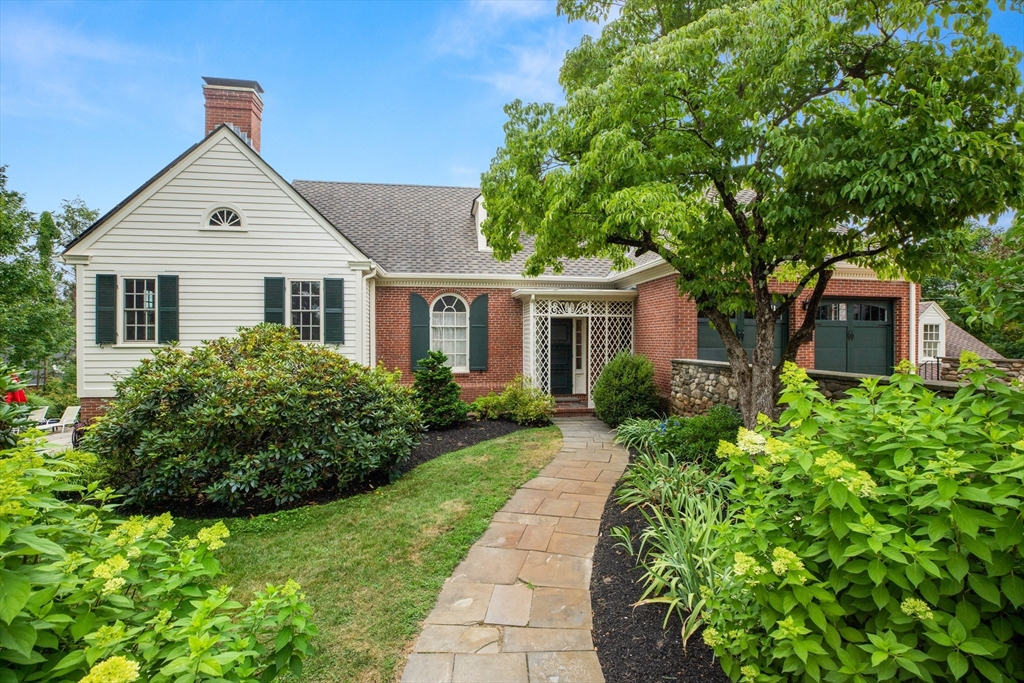 135 Academy Road North Andover, MA 01845 - Photo 4 of 42 Gallery Image 4