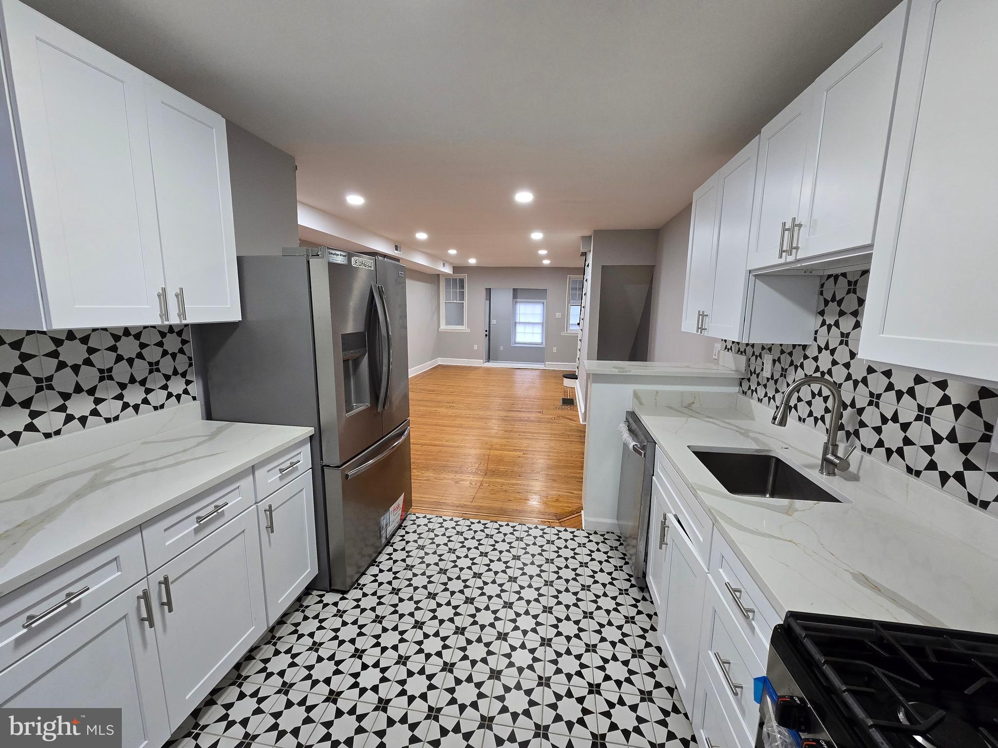 595 Sanger Street Philadelphia, PA 19120 - Photo 4 of 29