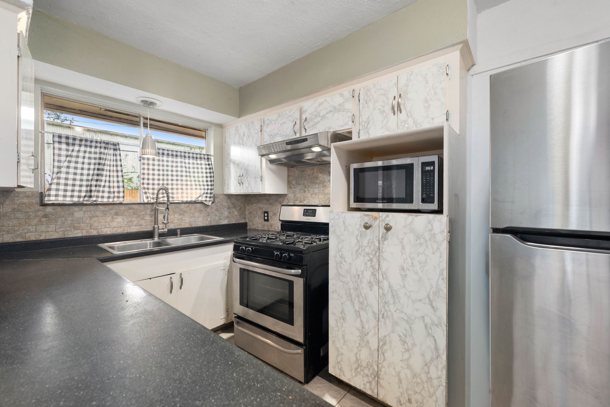 6415 Limestone Street Houston, TX 77092 - Photo 7 of 16 Gallery Image 7