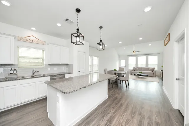 $279,999 | 1006 Breech Drive, Crosby, TX 77532