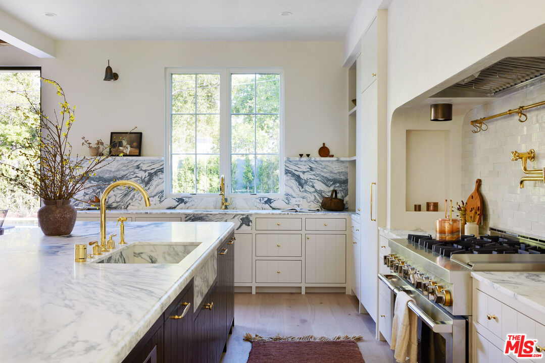 4338 Rhodes Avenue Studio City, CA 91604 - Photo 11 of 51