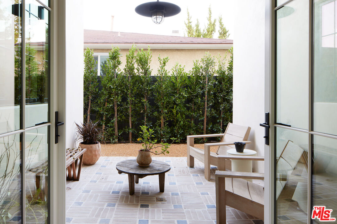 4338 Rhodes Avenue Studio City, CA 91604 - Photo 6 of 51