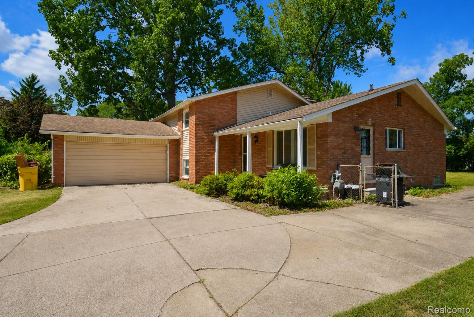 8522 Hampton Road Grosse Ile, MI 48138 - Photo 1 of 48 garage.jpg