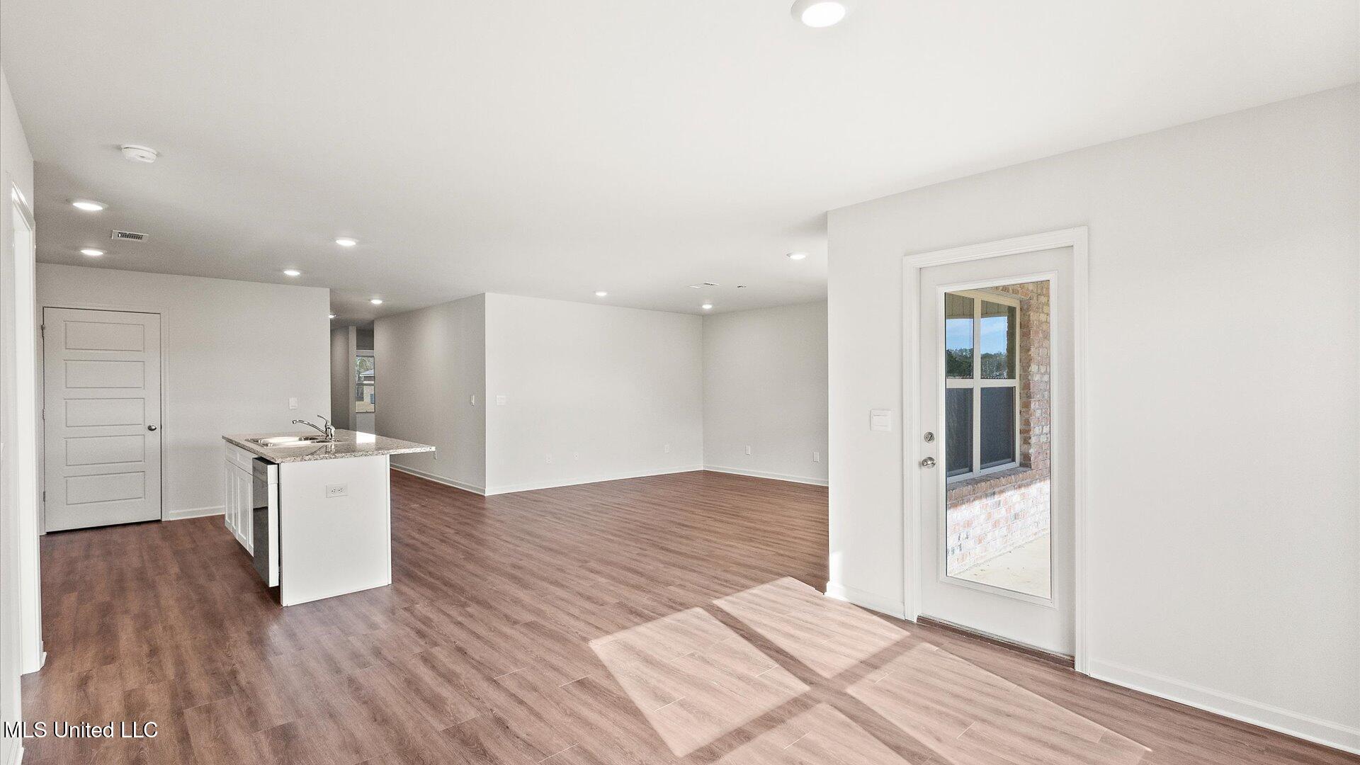 109 Lucas Court Byram, MS 39272 - Photo 11 of 39 11-3HTP9537