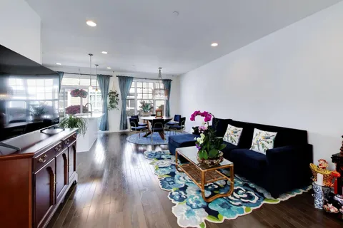$499,900 | 810 Lexington Circle West, Des Plaines, IL 60016