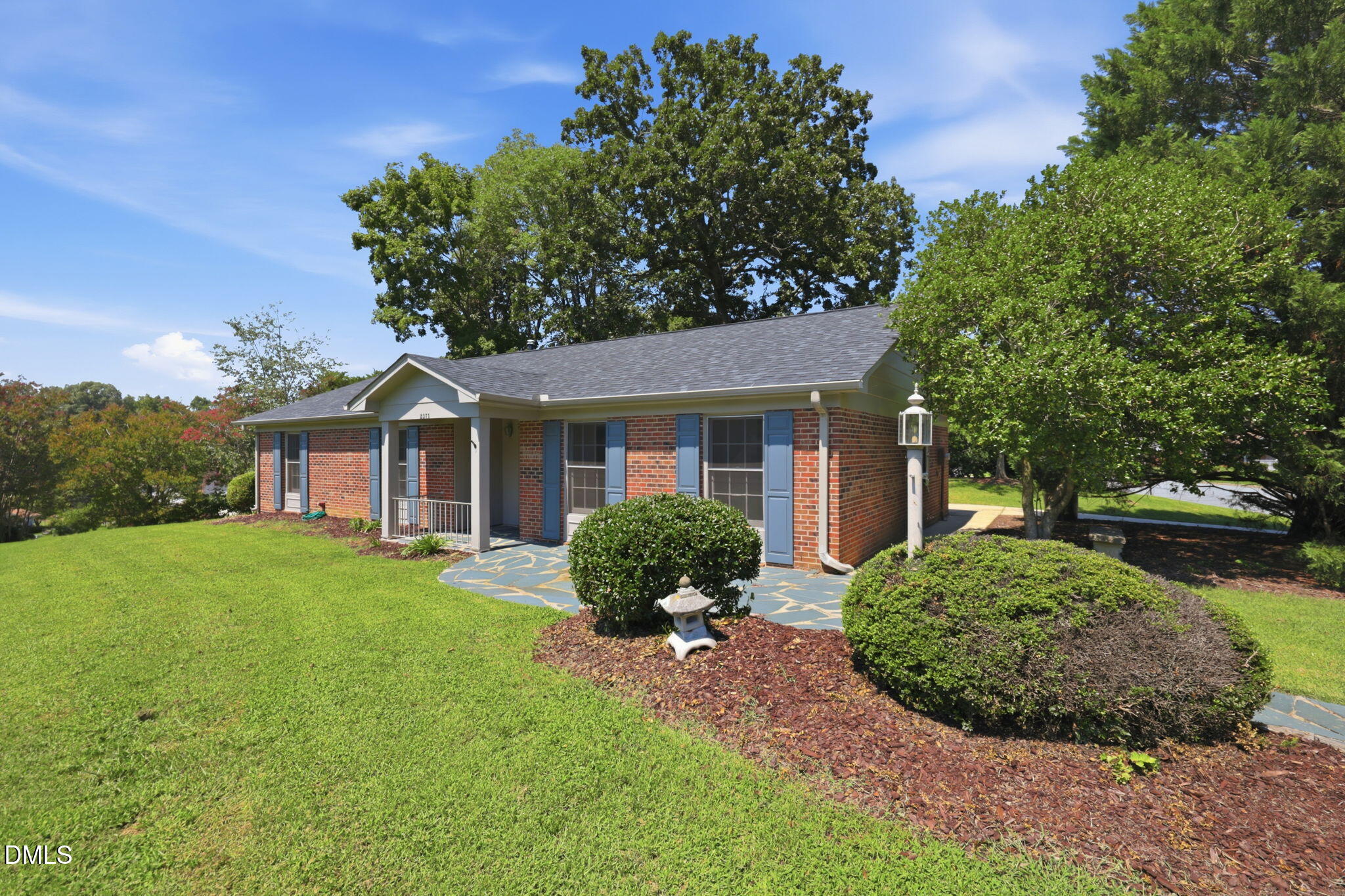 2371 Buckingham Road Burlington, NC 27217 - Photo 4 of 36 3-web-or-mls-IMG_4458