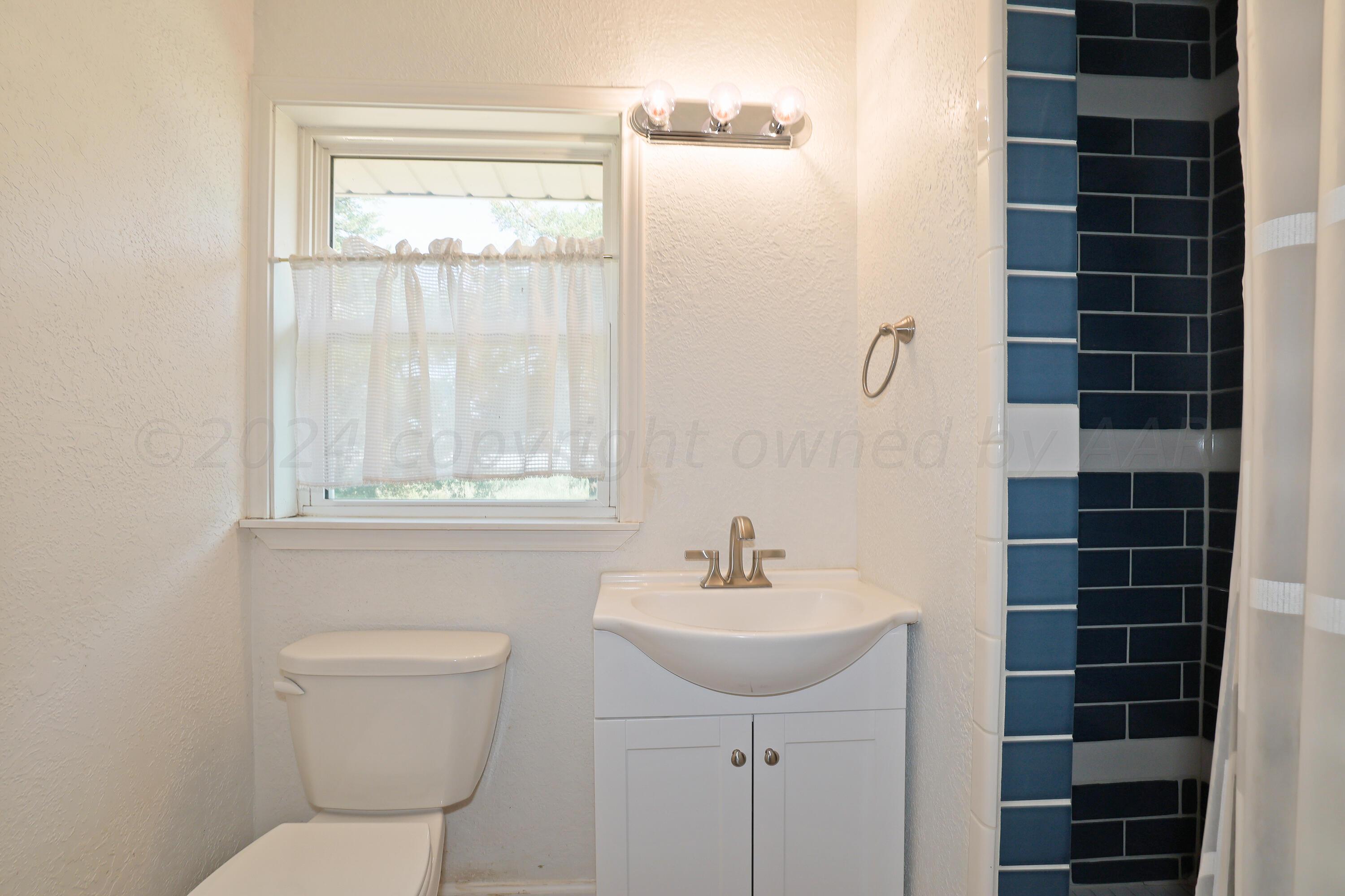 6801 South Blessen Road Amarillo, TX 79119 - Photo 14 of 36 2nd Bathroom
