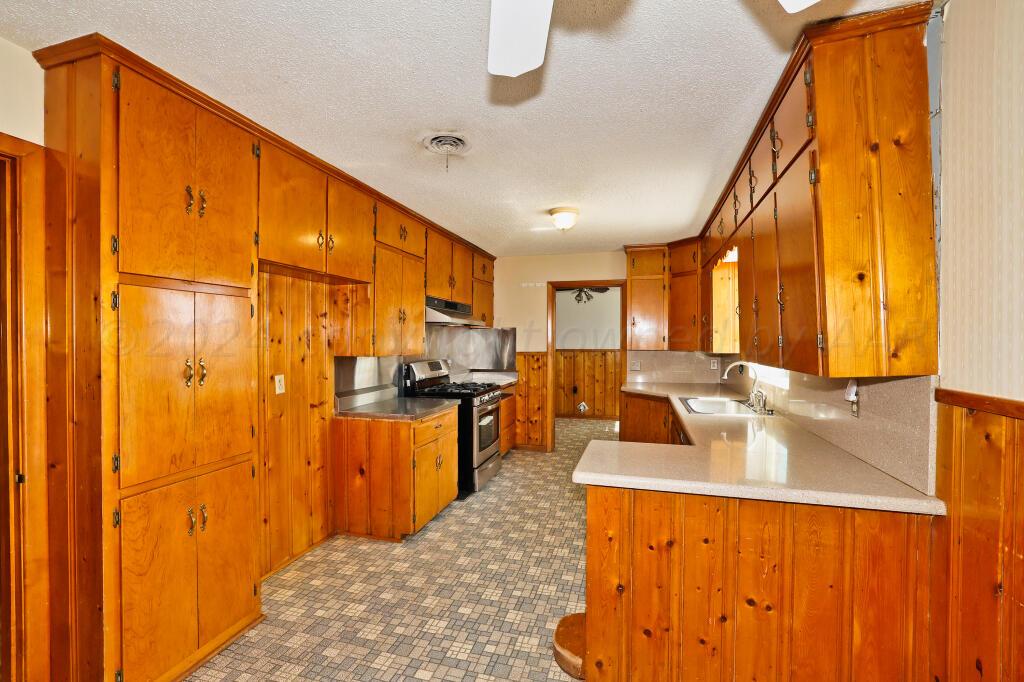 6801 South Blessen Road Amarillo, TX 79119 - Photo 8 of 36 Kitchen