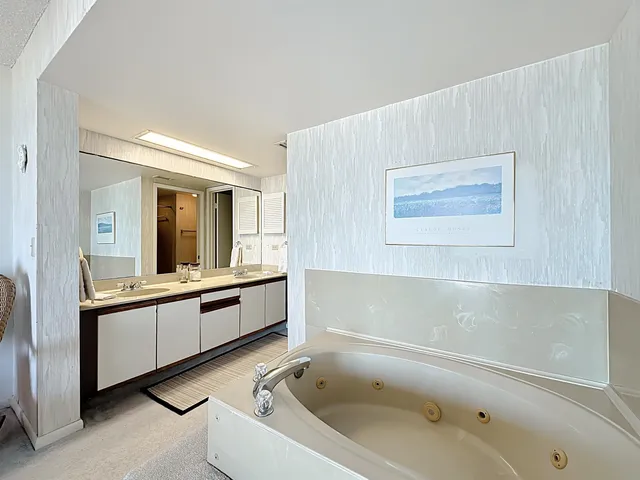 a en suite bathroom with a double vanity sink and a mirror