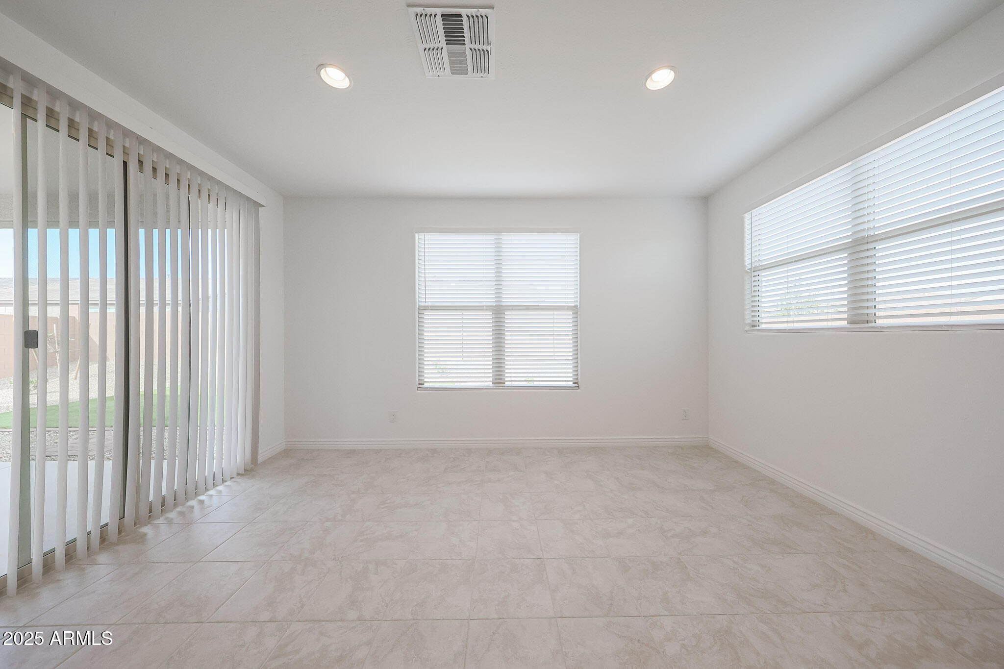 25110 North 170th Lane Surprise, AZ 85387 - Photo 5 of 20