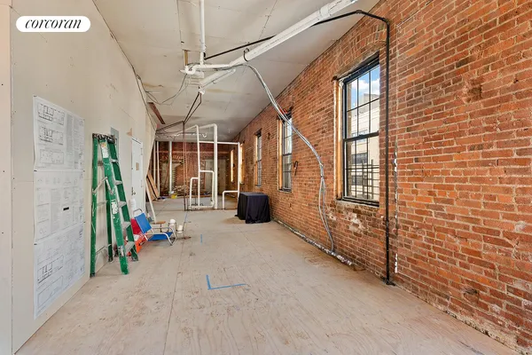 a view of entryway with a bathtub